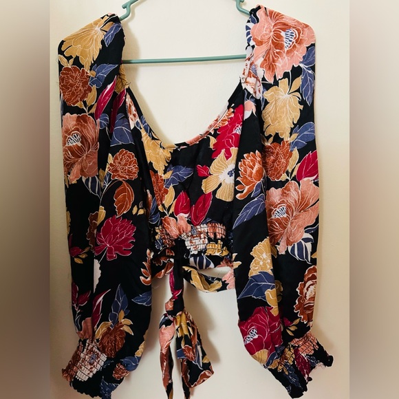 Band of the Free Floral Crossover Crop Top - Picture 3 of 8